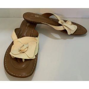 Born Crown Floral Appliqué Off White Ivory Sandals Size 10 Excellent Leather